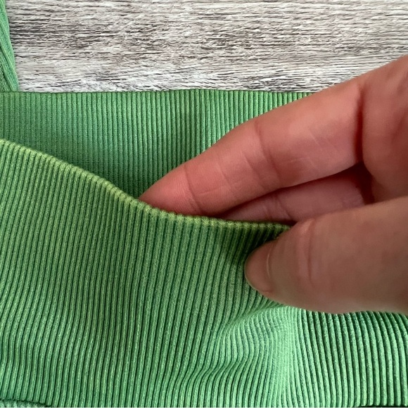 Aerie Offline Hi-Rise 7/8 Green Leggings - Picture 3 of 5